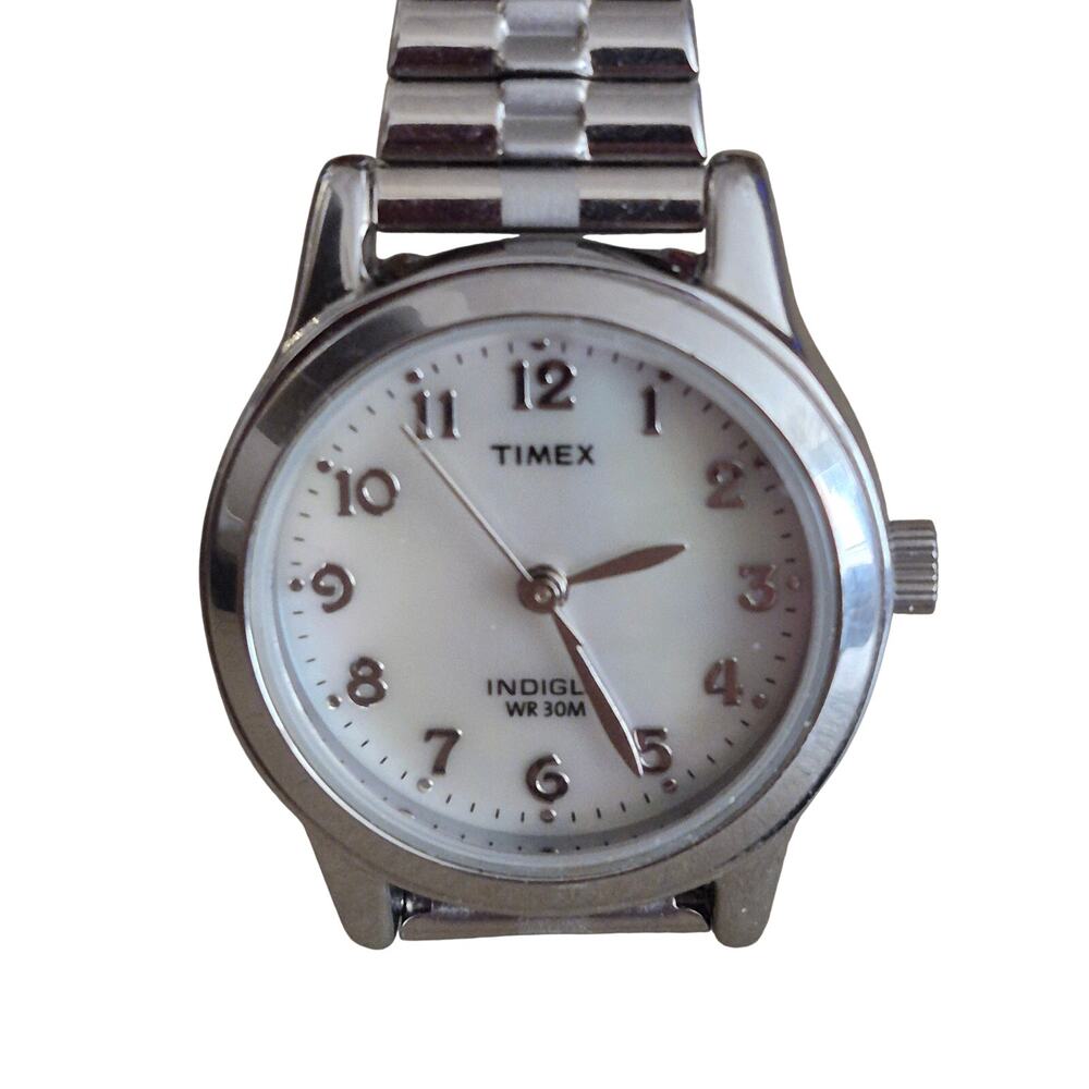 Vintage Women’s Timex Watch Metal Bracelet Analog New Battery Indiglo MOP‎ dial